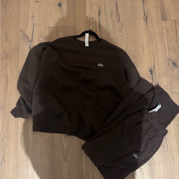 ALO Yoga Pants - Alo Yoga Accolade Set